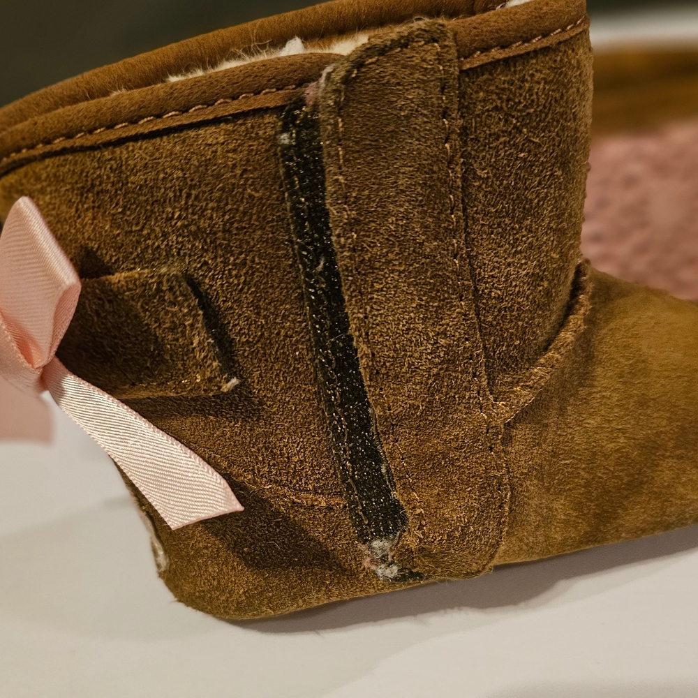 UGG Brown Kids Slippers with Pink Ribbon - Picture 3 of 4
